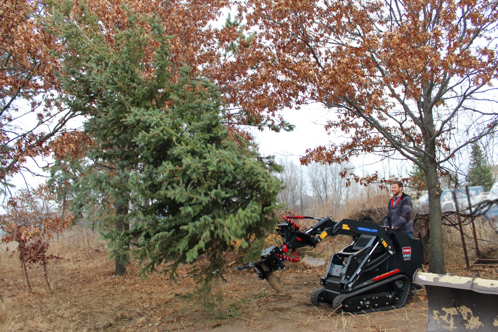 Pendulum Grapple On a Toro TX1000 Turbo holding a tree